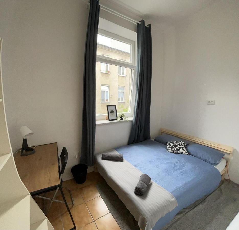 Nice Bedroom Near The Bus And Train Station Cracovia Esterno foto