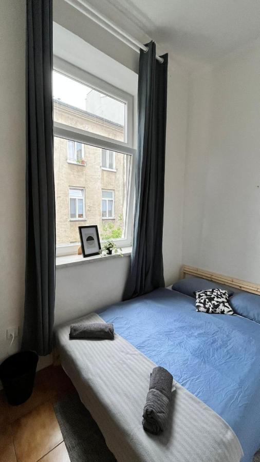 Nice Bedroom Near The Bus And Train Station Cracovia Esterno foto